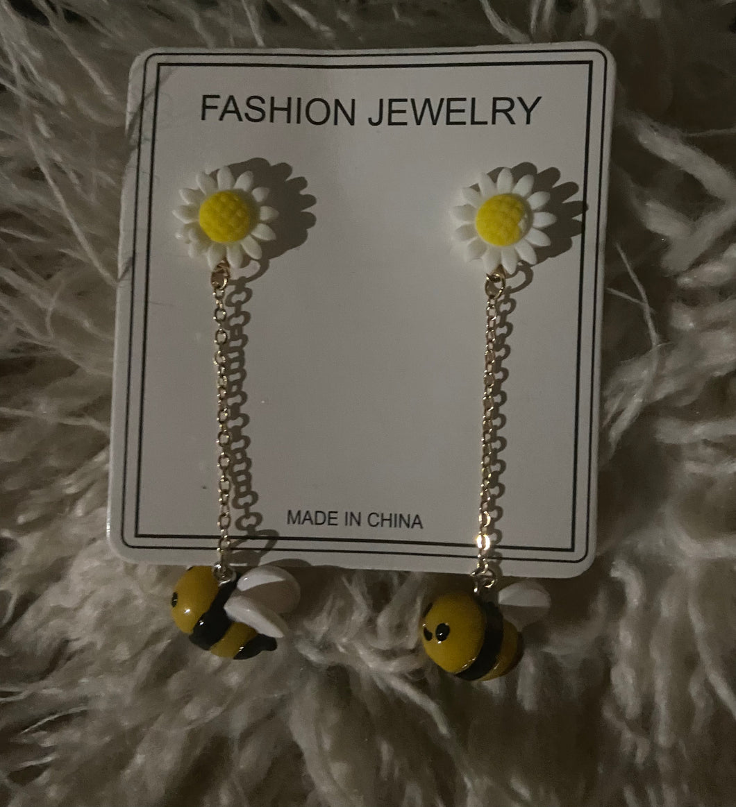 Bee & Daisy Decor Drop Earrings 